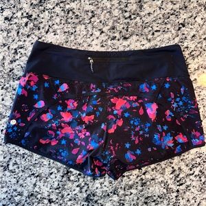 Lululemon Run Times Shorts Dandy Digie 4” inseam, size 6
